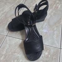 ราคา รองเท้า crocs รัดส้น มือ 2 ของแท้ ความยาวเท้า 24 ซม. (22025998286)