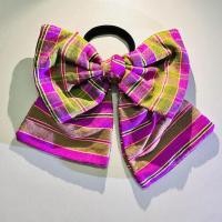 ราคา ยางมัดผมโบว์ใหญ่ลายผ้าขาวม้าตาหมู่ชมพู เขียว | HANDMADE งานผ้าทอมือ - MeBow (16792285149)