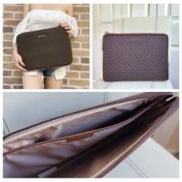 ราคา ‼️ลดเยอะสุดๆ‼️ Michael Kors Jet Set Travel Signature MK logo Laptop Case (22280188137)
