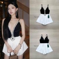 ราคา Swan จั้มสูทขาสั้นทูโทน ด้านบนเป็นผ้ากำมะหยี่สีดำ แหวกอกแต่งขอบด้วยอะไหล่เพชร (24136898561)