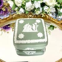 ราคา Wedgwood Jasperware Sage Green Square Trinket Box ตลับสี่เหลี่ยม 4 นิ้ว (21677173553)
