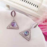ราคา ต่างหูเงิน925แบบสามเหลี่ยมล้อมเพชรCZด้านในเพชรกลมสีม่วงฟ้าแวววาวของจริงสวยมากไม่ลอกดำใส่ได้ทุกโอกาส (2689338504)