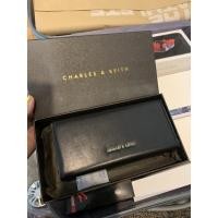 ราคา กระเป๋าตังสีดำกระเป๋าสะพายสีเทายี่ห้อ Charles & Keith 100% (6877838932)