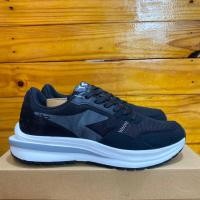 ราคา 2 สี VARIATIONS OF DIADORA รองเท้าผู้ชาย DIADORA KOBAIN BLACK WHITE & GREY WHITE SPORTY RUNNING ORIGINAL (40121556663)