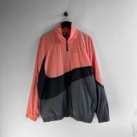 ราคา เสื้อแจ็คเก็ตผ้าร่ม NIKE BIG SWOOSH AS M NSW PG JKT WVN STMT SIZE L แท้มือสอง100% (42254958172)