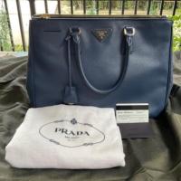 ราคา กระเป๋าถือ Prada Saffiano Lux สีน้ำเงิน มือสอง ของแท้ (13140484554)