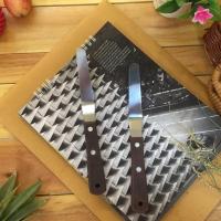 ราคา สปาตูล่า ที่ปาดเค้ก มีดปาด 4 นิ้วแบบงอ ปลายเรียว ด้ามไม้ (7117598679)