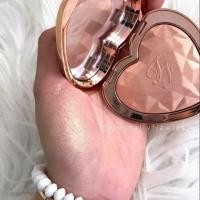 ราคา TOO FACED LOVE LIGHT PRISMATIC HIGHLIGHTERS 9g. สี Ray Of Light ไฮไลท์ตัวใหม่จาก Too Faced แพคเกจรูปหัวใจ น่ารักมากๆค่ะ (1190365049)