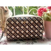 ราคา Tory Burch Geo Logo Essentials Pouch Wristlet (19283442395)