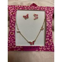 ราคา Guess เซ็ตสร้อย + ต่างหู ลายผีเสื้อสีชมพู (7945403370)