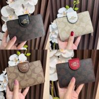ราคา แท้ Coach กระเป๋าสตางค์ใบกลาง Medium Corner Zip Wallet In (22161604587)