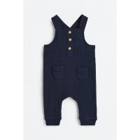 ราคา H&M(เอชแอนด์เอ็ม) ชุดเอี๊ยมผ้าคอตตอนถักลาย Boy Ribbed cotton dungarees 1136626_5 (26926611790)