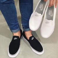 ราคา Nike wmns toki slip canvas (817297043)