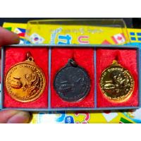 ราคา ชุดเหรียญมหาเศรษฐี รุ่นพิเศษ หลวงปู่แหวน รวม 3 เหรียญพร้อมกล่องเดิม (17998326357)