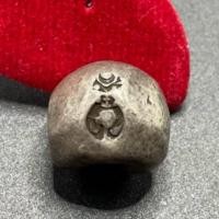 ราคา เงินพดด้วงเงินแท้ หนักเงินพดด้วงเงินแท้หนัก 1บาท(15กรัม)ยุครัชกาลที่ 4 ตอกตรามงกุฎ-พระแสงจักร รายละเอียดตามภาพสวยน่าสะสม (24639680870)