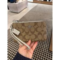 ราคา พร้อมส่ง แท้ % คล้องมือ Size S แบบ2ซิป COACH F66506 DOUBLE CORNER ZIP WRISTLET IN SIGNATURE (19278279558)
