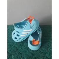 ราคา รองเท้าแตะรัดส้นเด็ก adidas สีฟ้า ใส่เล่น มือสอง สภาพดี (21787332608)