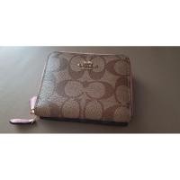 ราคา กระเป๋าสตางค์ coach ใบสั้น ซิปรอบ (มือ2 ของแท้ %) (9805692618)