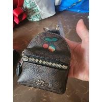 ราคา New COACH แท้ 100%พวงกุญแจกระเป๋าเป้ ใส่หูฟัง เหรียญห้อยกระเป๋าน่ารักๆ (18382175802)