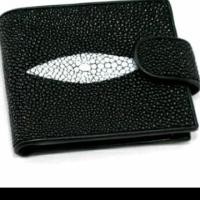 ราคา stingray row stone wallet made of genuine stingray skin size 9x12.5 cms black color supet grade (24286249136)