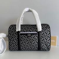 ราคา กระเป๋าสะพายทรงหมอนใบใหญ่ สายยาวถอดได้ ปรับได้ ✨ Michael Kors Travel MD Duffle Satchel (26376571400)