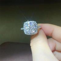ราคา แหวนเพชร CZ ฝังเพชร 2 กะรัตทรงเหลี่ยม เงินแท้ 92.5% ชุบทองคำขาว (23685689025)