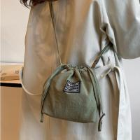 ราคา miumiubag(MI2243) กระเป๋าสะพายข้างใบเล็ก ผ้าไนล่อนยู๋ยี๊ (29819273121)