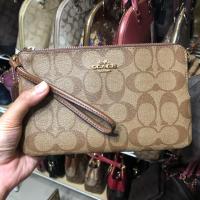 ราคา Coach คล้องมือ 2zip L สีน้ำตาลอ่อน (2030963794)