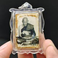 ราคา หลวงพ่อจง วัดหน้าต่างนอก รูปถ่ายเลี่ยมกรอบกันน้ำ ด้านหลังบรรจุปลาตะเพียนเงินปลาตะเพียนทอง และผงยันต์ปถมังที่หลวงพ่อปลุกเ (16722332108)