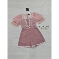 ราคา (S) พร้อมส่งชุดจั๊มขาสั้นแต่งลูกไม้ซีทรูสีชมพูหวานละมุน งานป้าย Nannapat แท้ มือ1 ป้ายห้อย (25135497772)