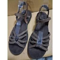 ราคา Teva รองเท้าแตะแบบสวมรัดส้นหนังสีน้ำตาล size:w11/43/28 cm พื้นเดิม สภาพดี #มือสอง 315 (27470814331)