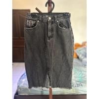 ราคา กระโปรงยีนส์สีดำแบรนด์H&M size s เอว25 สะโพก34-36ความยาวกระโปรง20นิ้ว (40813146912)