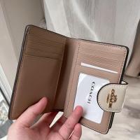 ราคา **พร้อมส่ง ของแท้**Coach medium wallet หนังแก้ว สีครีม (25236850255)