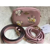 ราคา Coach คาดอก คาดเอว สะพายข้าง สีชมพูลายดอกเดซี่ (3908739872)