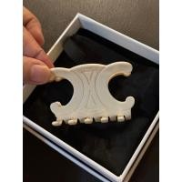 ราคา celine hair clipรุ่นฮิต (18794966251)