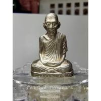 ราคา รูปหล่อลอยองค์รุ่นแรก(บรรจุมวลสาร 9 มงคล) หลวงพ่อเกษม เขมโก รุ่นมงคลเกษม 81 เนื้อเงิน สำนักสุสานไตรลักษณ์ ลำปาง ปี 2535 (17198066646)