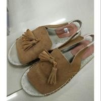 ราคา รองเท้าลำลองรัดส้น มือสอง (1540814650)