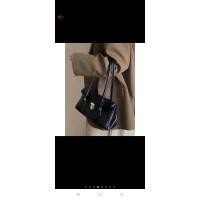 ราคา กระเป๋าถือสีดำพร้อมส่ง (23939130798)