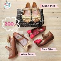 ราคา พร้อมกล่อง​ รองเท้าคัชชูเด็กผู้หญิง Melissa style ยางนิ่ม สวมใส่สบาย ทรงน่ารัก แต่งอะไหล่โบว์ พร้อมส่ง 3 สี (23451072729)