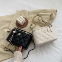 ราคา กระเป๋าสะพายทรง Classic Box (9025012567)