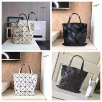 ราคา กระเป๋าสะพายข้างและถือ Issey Miyake BAO BAO ลายตารางเรียบด้าน (45200158756)