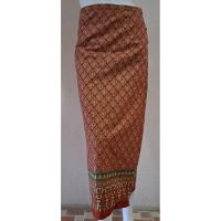 ราคา ผ้าถุงผ้าปาเต๊ะ มือสอง สีน้ำตาลแดง ทสงป้ายติดตะขอ ป้ายทางซ้าย ไม่มีซับ ไม่อัดกาวค่ะ เอว 29 สะโพก 36 ยาว 35 สวยมากค่ะ (41871411905)