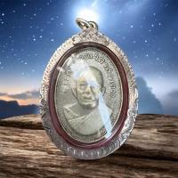 ราคา เหรียญแจกแม่ครัว หลวงพ่อแดง วัดเขาบันไดอิฐ จ.เพชรบุรี บล็อกบ่าจุด ปี 12 สภาพพอสวยเลี่ยมเงินพร้อมใช้ (26828662399)