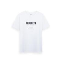 ราคา AIIZ (เอ ทู แซด) - AIIZ เสื้อยืดคอกลมผู้หญิง พิมพ์ลายกราฟิก AIIZ Women's Typo Graphic T-Shirt (44019044320)