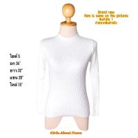 ราคา เสื้อไหมพรม ผ้าร่อง สีขาว มือ 1 (15039600881)