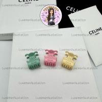 ราคา : New!! Celine Hair Clip Set of 3 Mini ‼️ก่อนกดสั่งรบกวนทักมาเช็คสต๊อคก่อนนะคะ‼️ (40100363924)