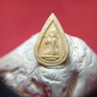 ราคา นางกวักหยดน้ำเนื้อพลาสติกเก่าหลวงพ่อเดิมวัดหนองโพ (27688361776)