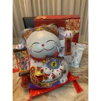 ราคา แมวกวักนำโชค เรือสำเภา งานเซรามิก ชาร์จไฟ หรือใส่ถ่านมือกวักได้ รุ่นสูง 12 นิ้ว (22249302371)