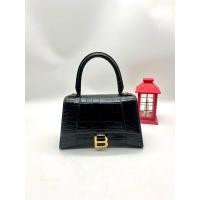 ราคา Used Balenciaga Hourglass Small bag (24425629490)