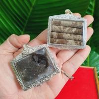 ราคา ตะกรุดหลวงปู่ทิมวัดละหารไร่ เลี่ยมกรอบเงินอย่างดี 4 ดอก ด้านหลังแผ่นสังกะสีหลวงพ่อจารมือตอกโค๊ตวัด น่าสะสมบูชา (10226756027)